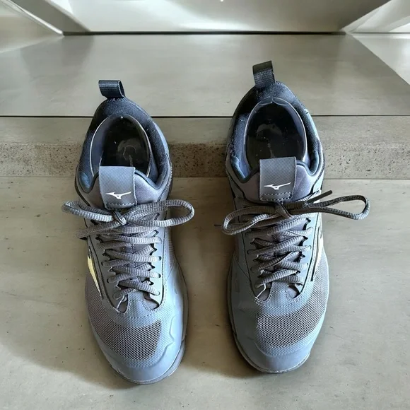 Mizuno Women's Wave Luminous Volleyball Shoes - Picture 11 of 16